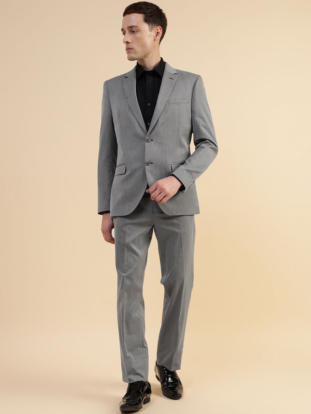 

Givo Slim-Fit Crease Resistant Single-Breasted Two-Piece Formal Suit, Grey