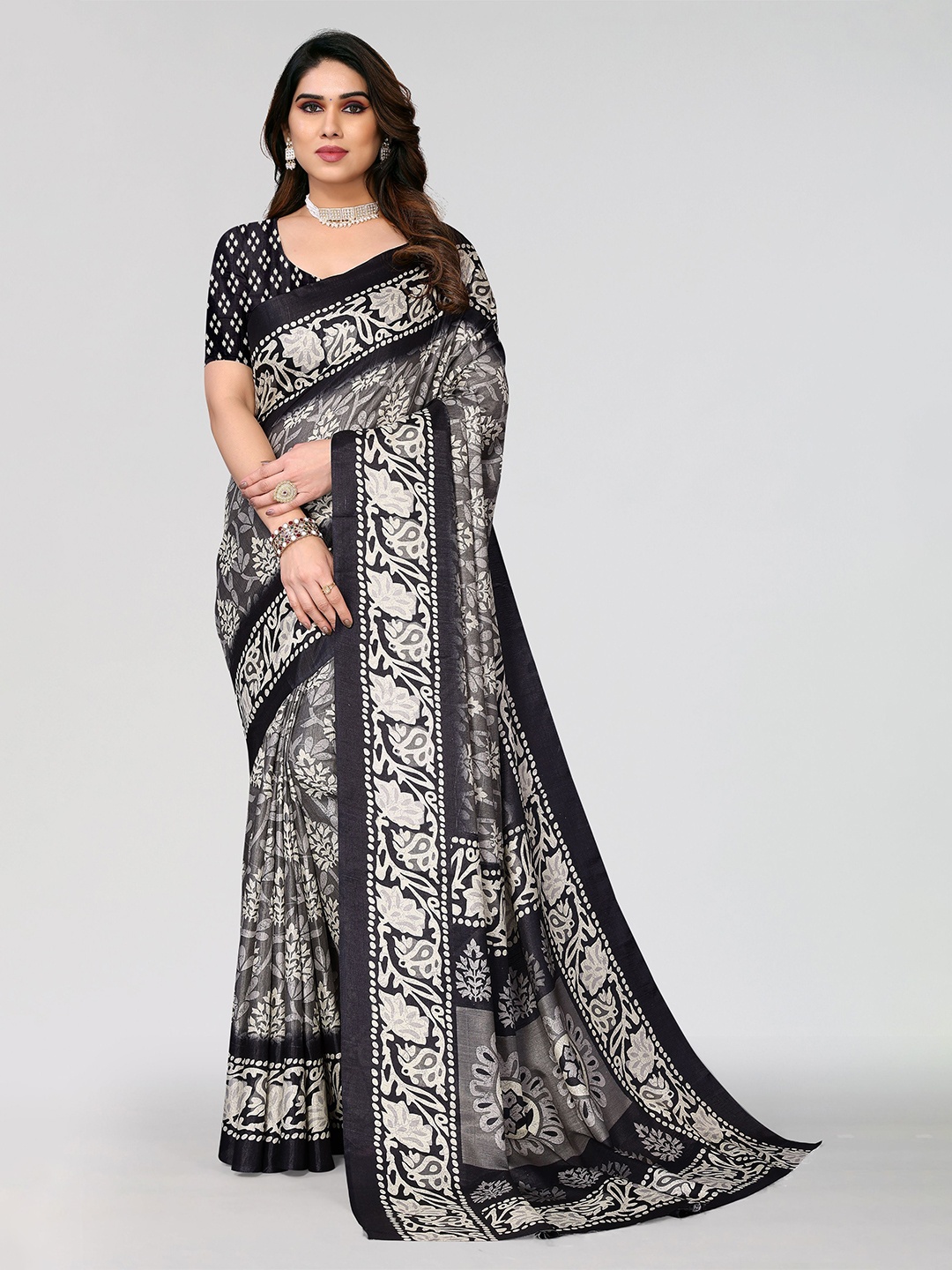 

VIRICA Floral Printed Daily wear Saree, Black