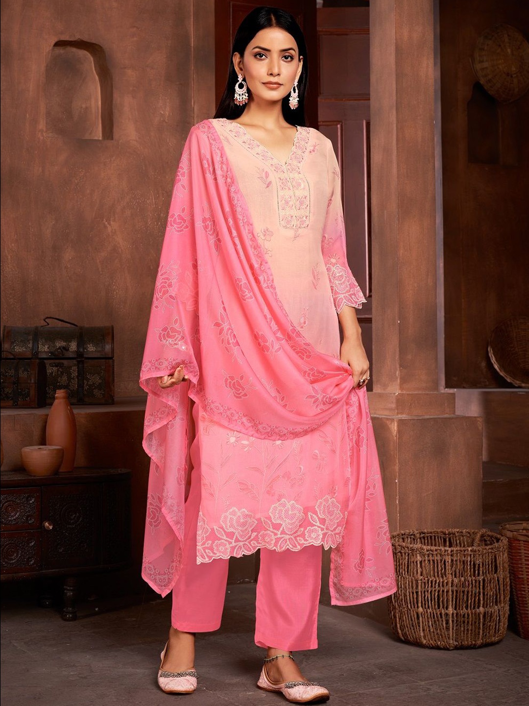 

JIVORA Women Floral Embroidered Regular Kurti with Pyjamas & With Dupatta, Pink