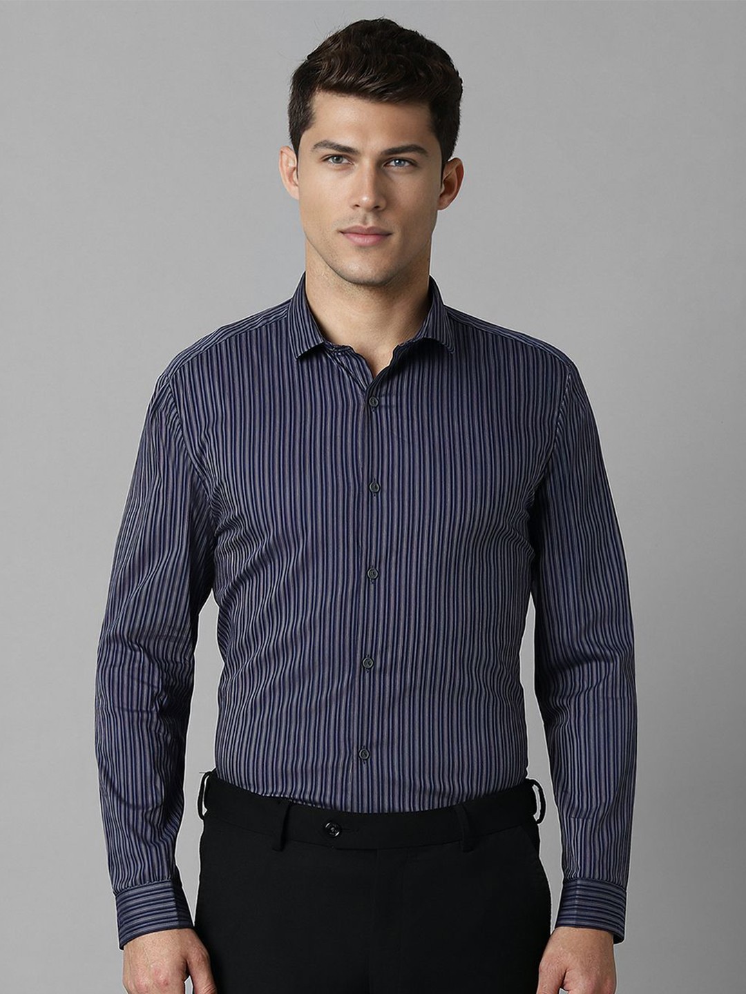 

Louis Philippe Sport Men Super Spread Collar Vertical Striped Cotton Slim Fit Formal Shirt, Navy blue