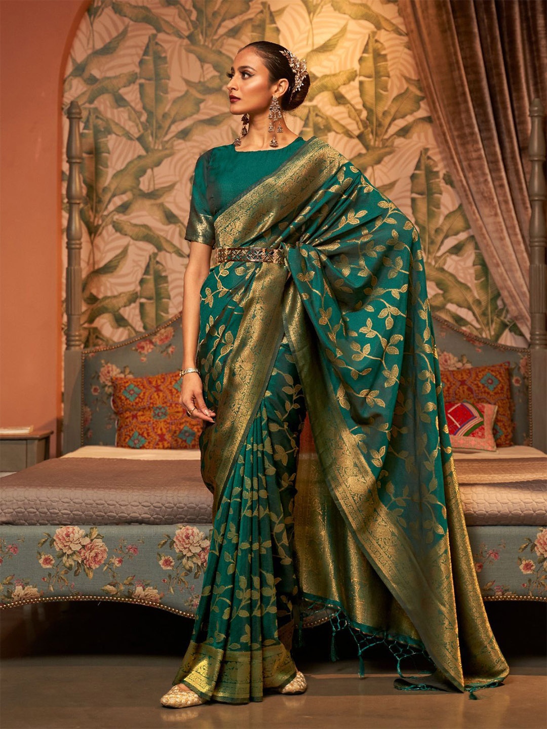 

ODETTE Woven Design Zari Saree, Green