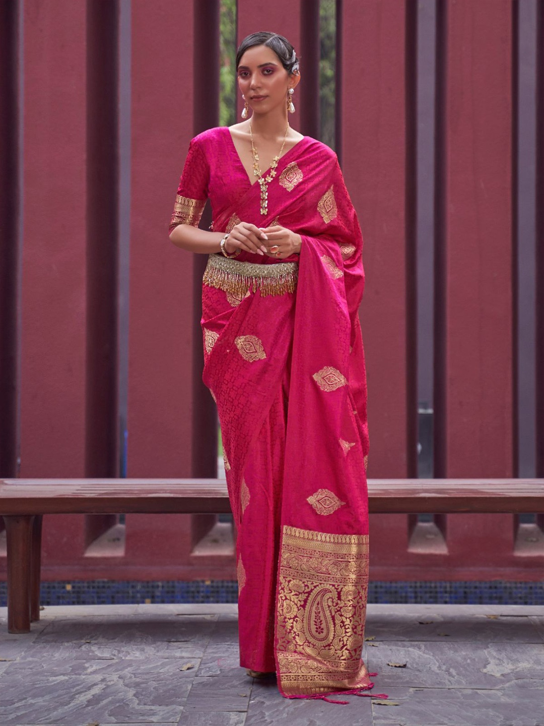 

ODETTE Woven Design Zari Saree, Pink