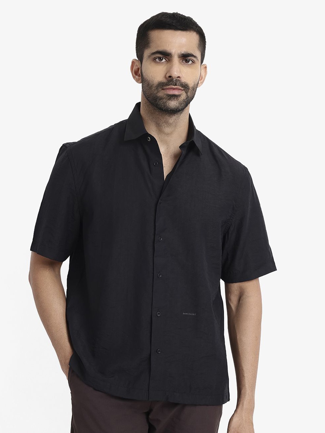 

RARE RABBIT Men Comfort Spread Collar Solid Casual Shirt, Black