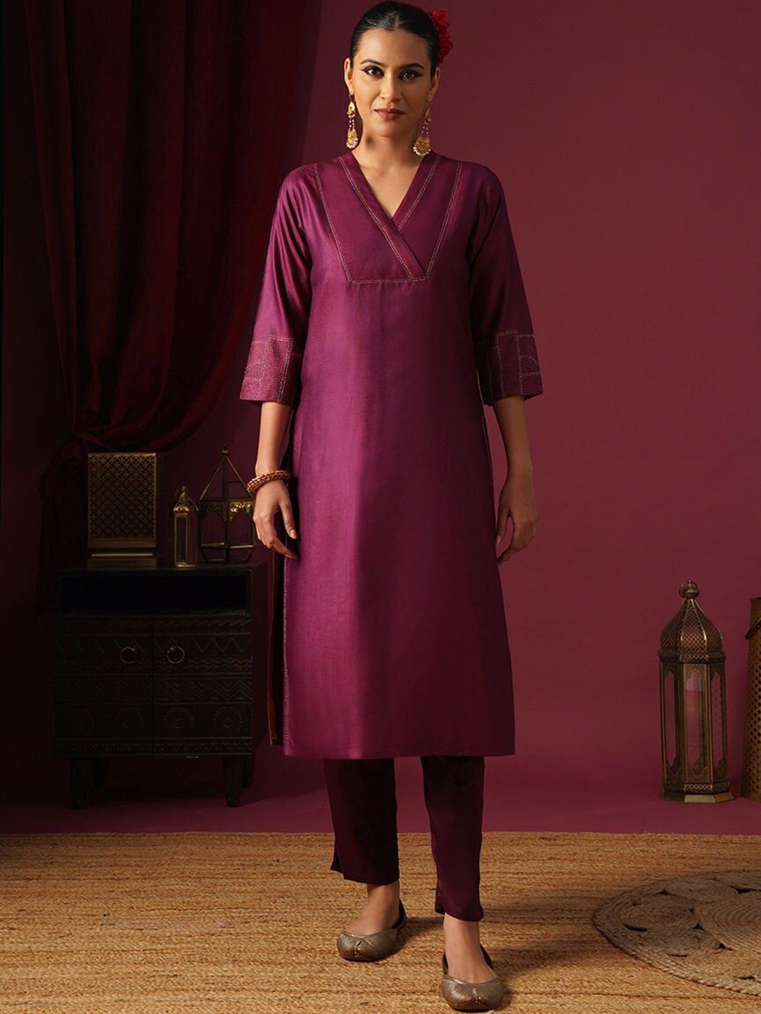 

JAYPORE V-Neck Regular Straight Kurta, Purple