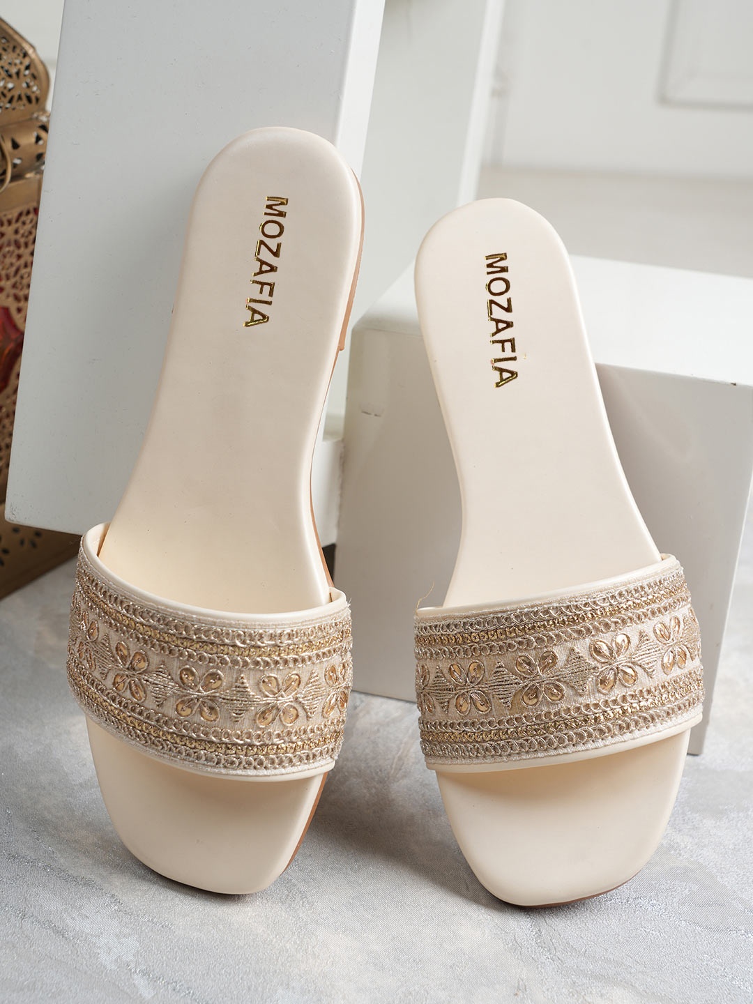 

MOZAFIA Women Open Toe Slip-On Flats, White
