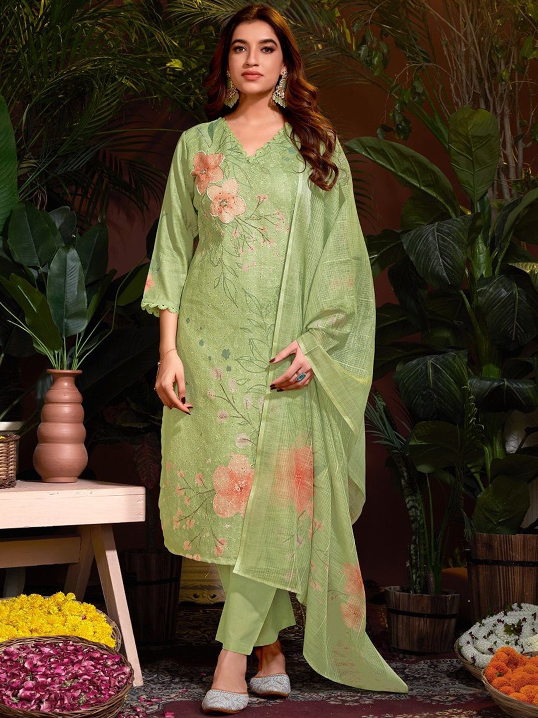 

JIVORA Women Floral Printed Regular Kurti with Trousers & With Dupatta, Green