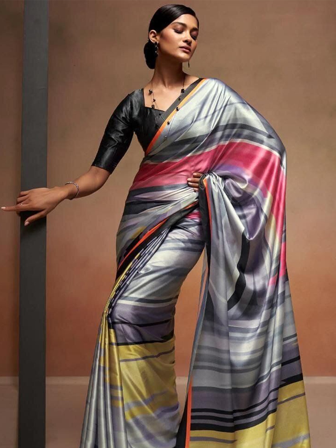 

DIVASTRI Satin Designer Saree, Grey