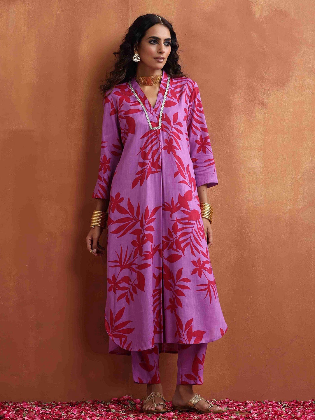 

trueBrowns Floral Printed Gotta Patti A-Line Kurta with Trousers, Purple