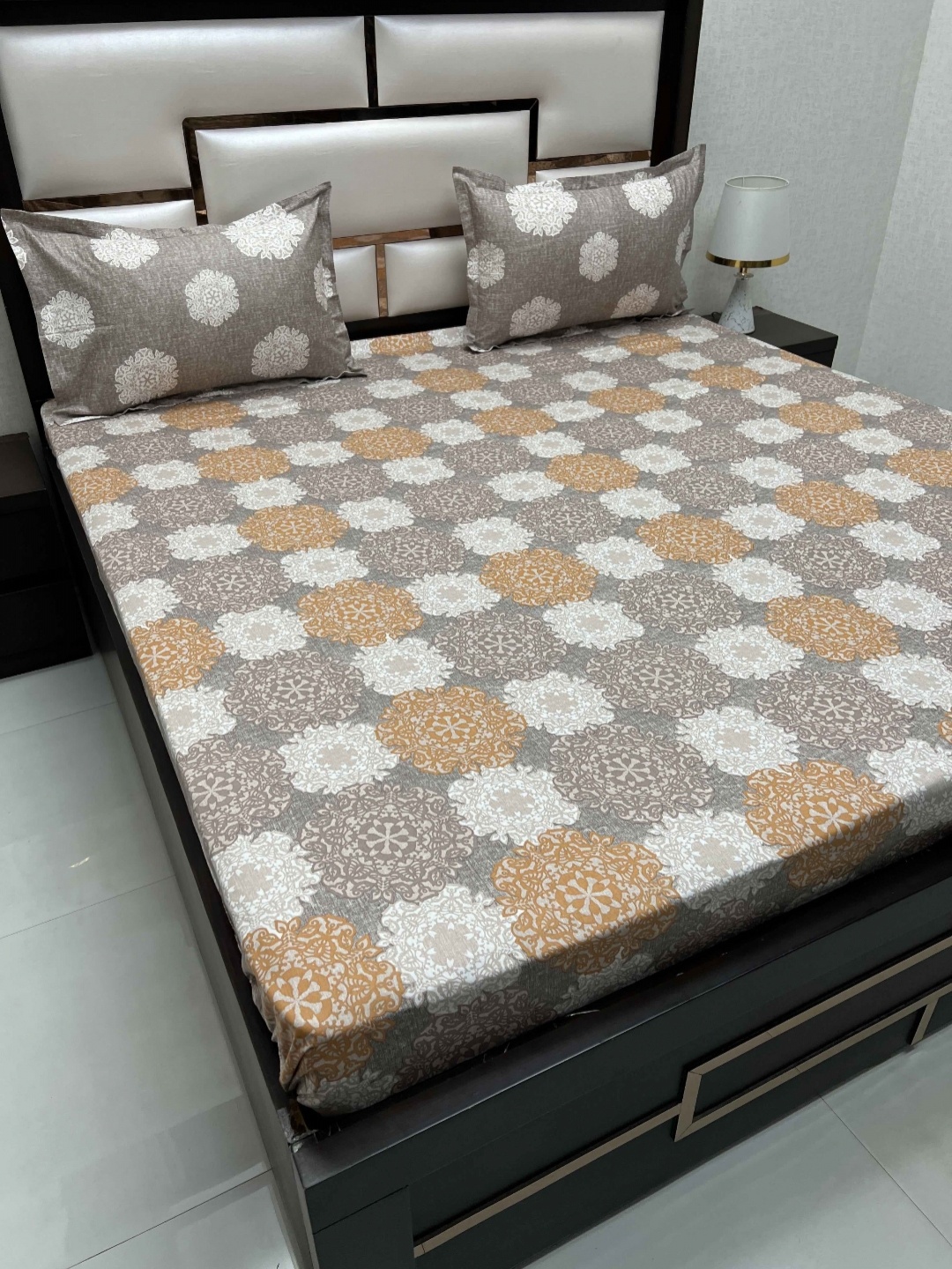 

Pure Decor Lifestyle Brown Printed Pure Cotton 350 TC King Bedsheet Set 2.75 m x 2.73 m