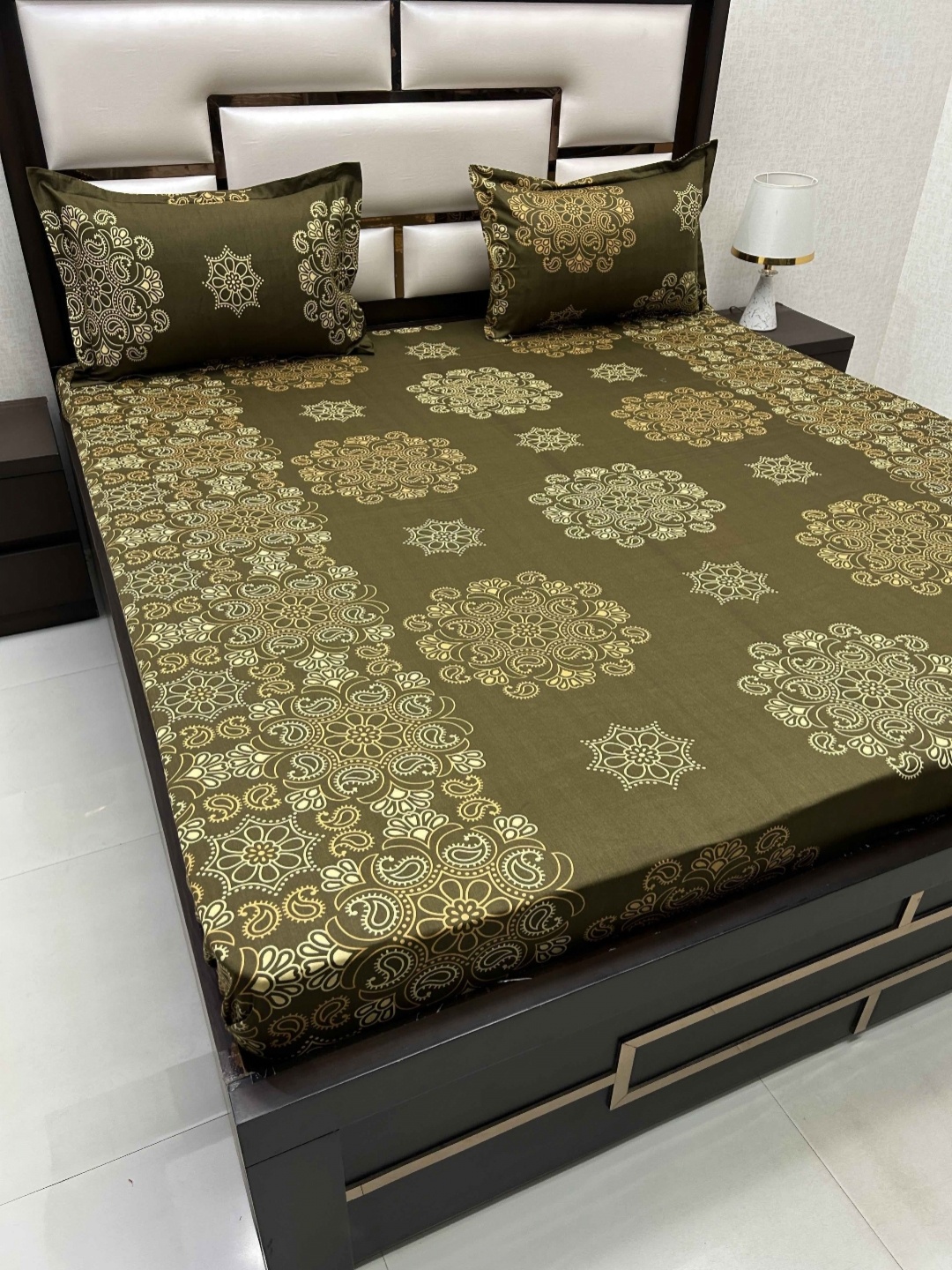 

Pure Decor Velar Sib Green Ethnic Motifs 240 TC Pure Cotton King Bedsheet & Pillow Covers