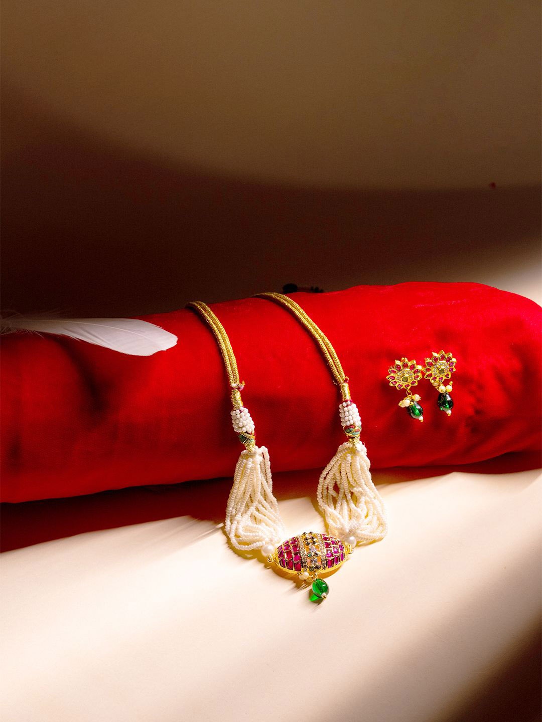 

VIRAASI Gold-Plated Stone-Studded & Pearls Beaded Jewellery Set