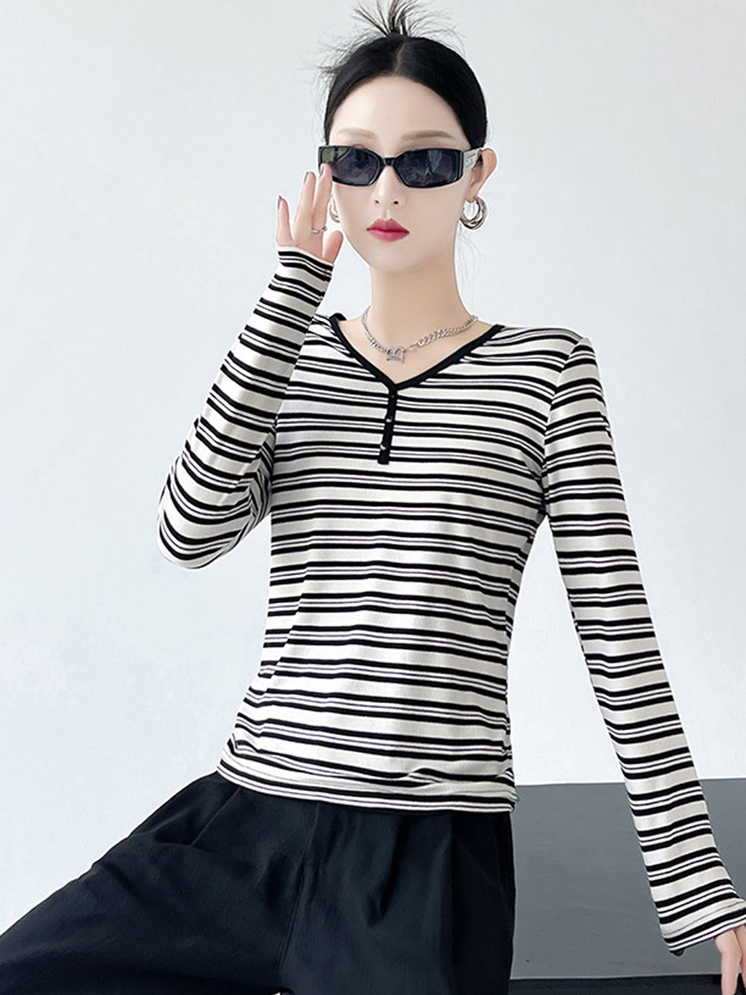 

LULU & SKY Women Horizontal Striped V-Neck Top, White