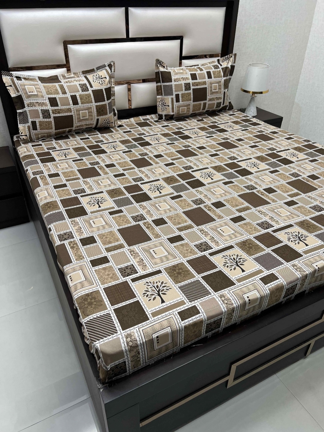 

Pure Decor Brown & White Geometric Pure Cotton 330 TC King Bedsheet with 2 Pillow Covers
