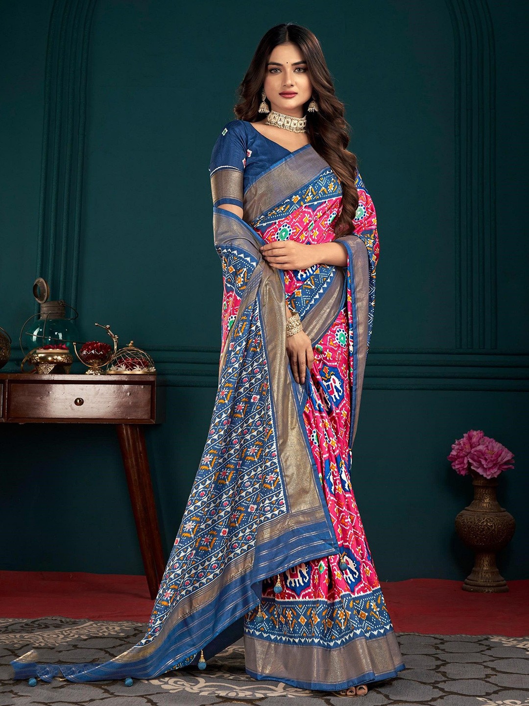 

DIVASTRI Ethnic Motifs Printed Woven Design Designer Saree, Pink