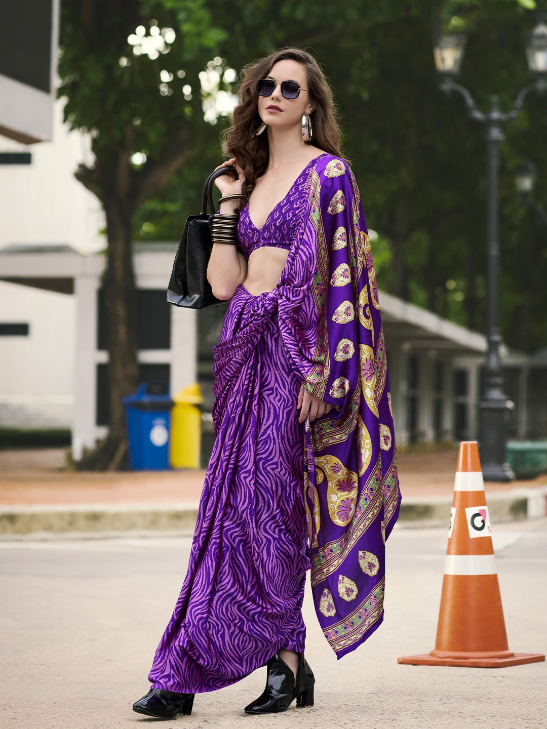 

DIVASTRI Satin Designer Saree, Purple