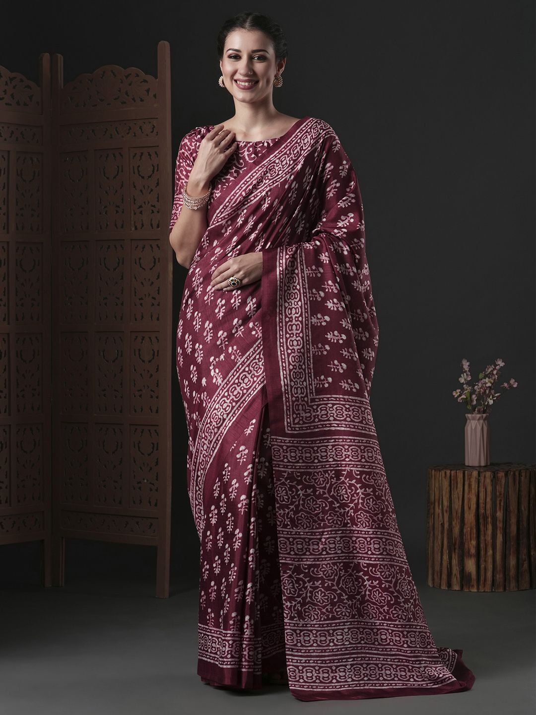 

KALINI Floral Printed Dabu Saree, Magenta