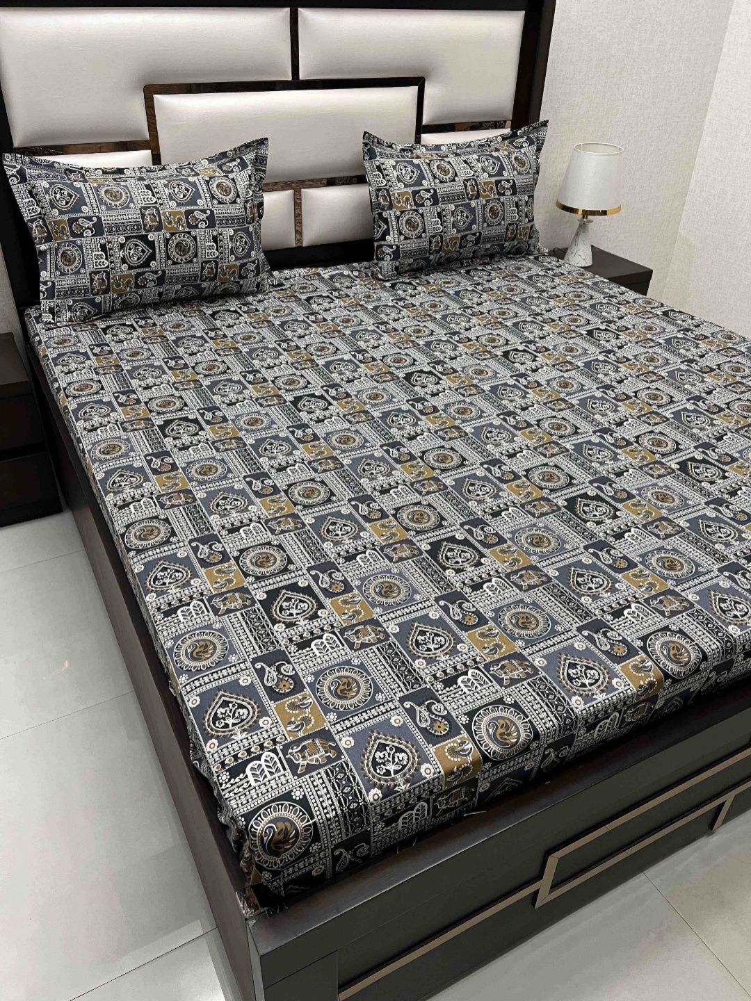 

Pure Decor Velar Sib Black Ethnic Motifs 330 TC Cotton King Bedsheet & 2 Pillow Covers