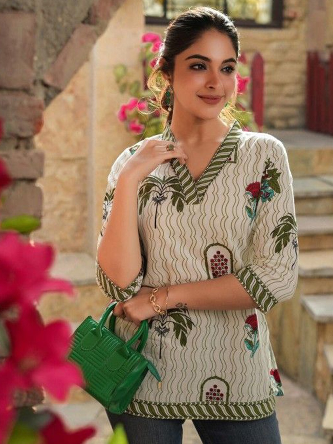 

Mialo fashion Women Ethnic Motifs Printed V-Neck Kurti, White