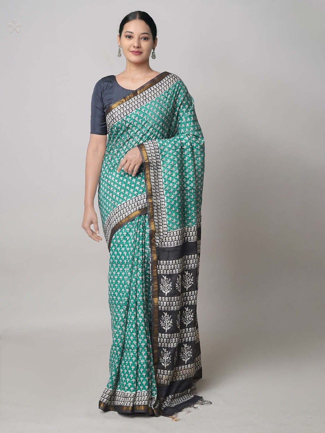 

Unnati Silks Floral Zari Pure Cotton Handloom Bagru Saree, Green