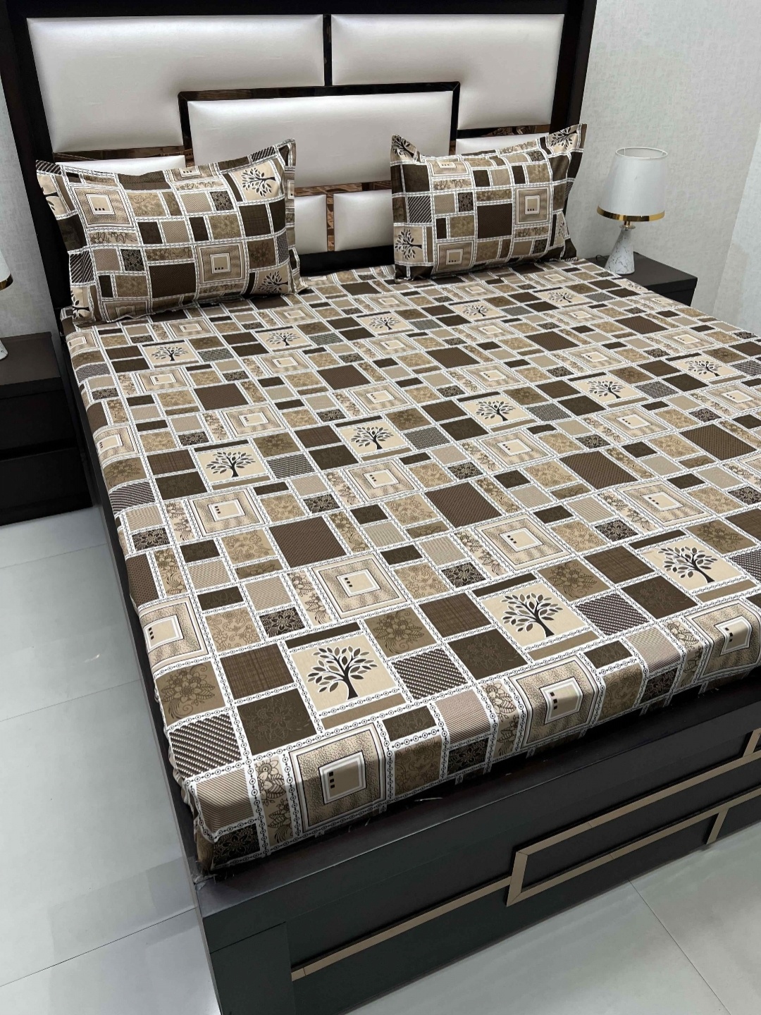 

Pure Decor Brown & White Geometric Pure Cotton 240 TC King Bedsheet with 2 Pillow Covers