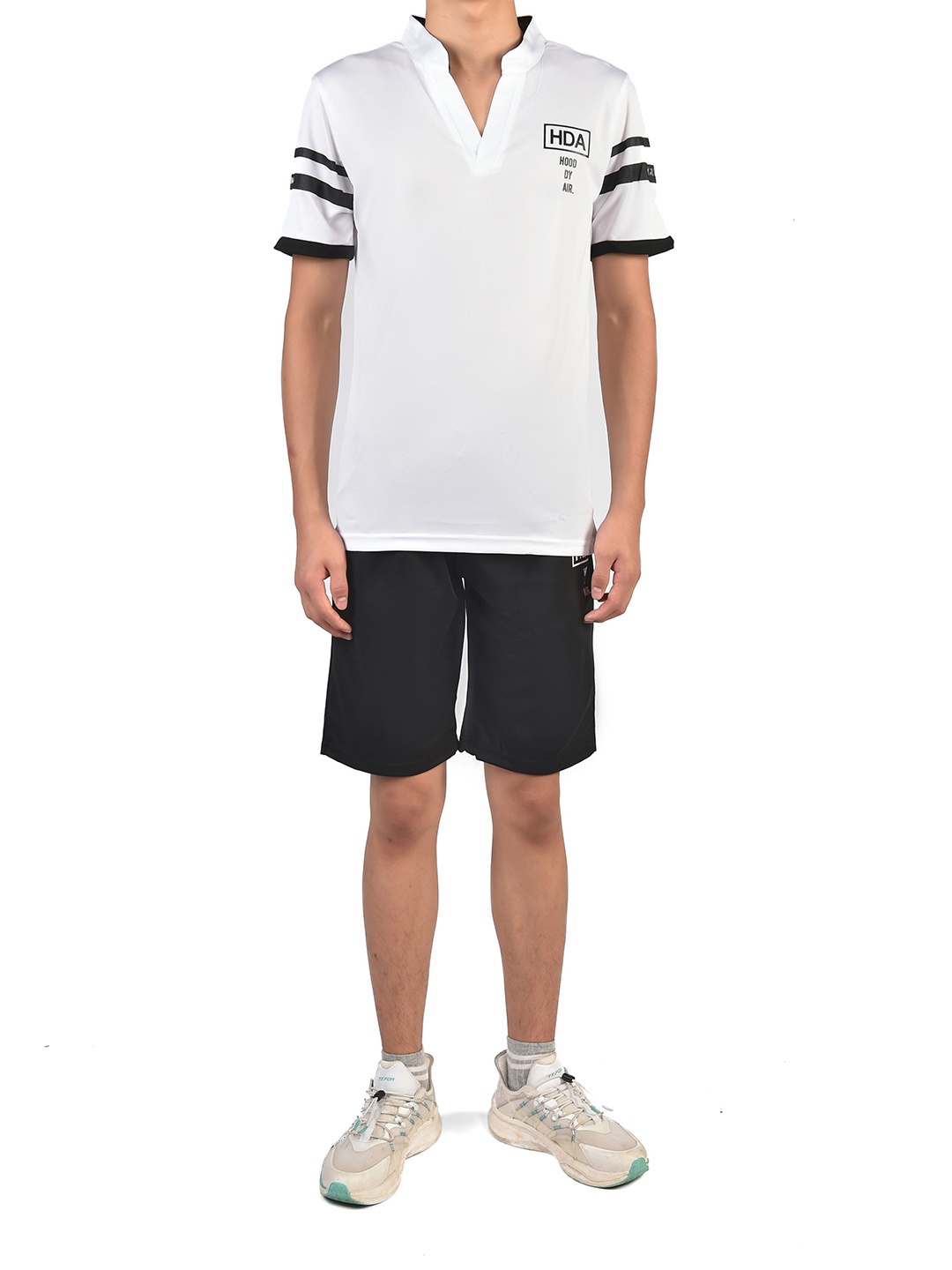 

StyleCast x Revolte Printed Mandarin Collar T-Shirt With Shorts Co-Ords, White