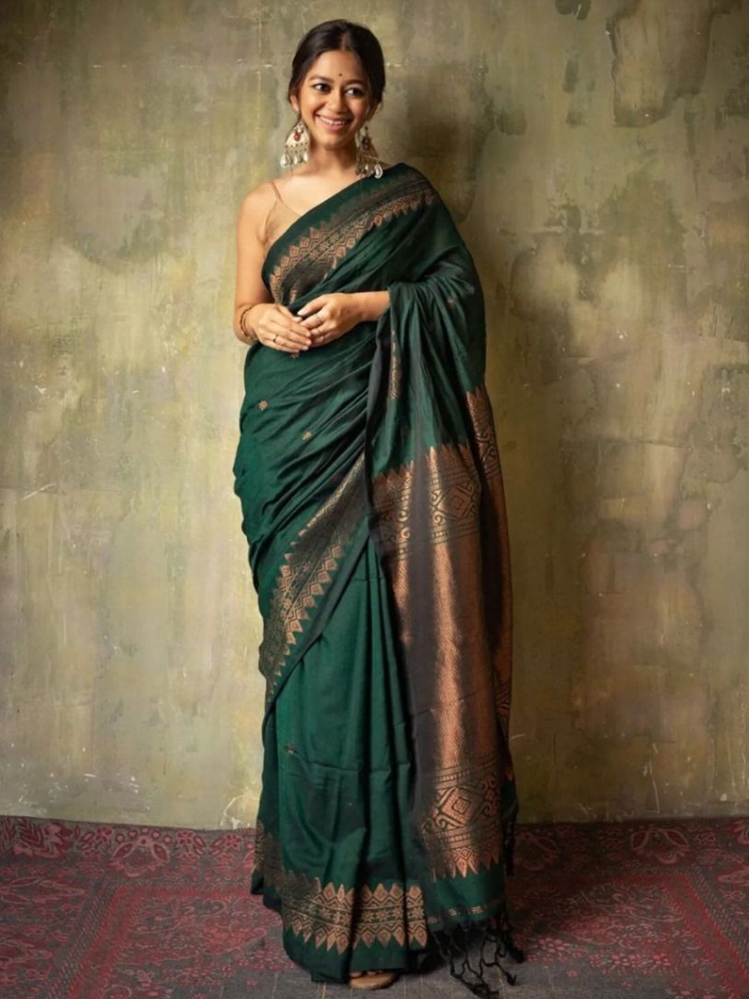 

revika Woven Design Zari Pure Silk Kanjeevaram Saree with Blouse Piece, Green