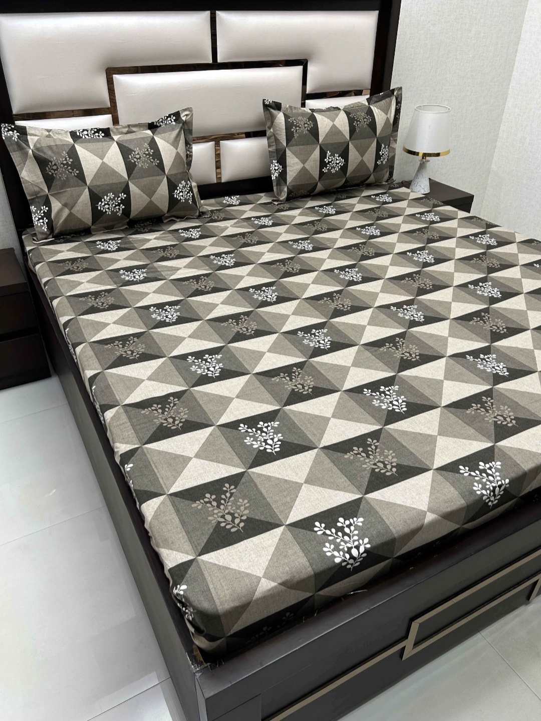 

Pure Decor Brown & Black Geometric Pure Cotton 300 TC King Bedsheet with 2 Pillow Covers