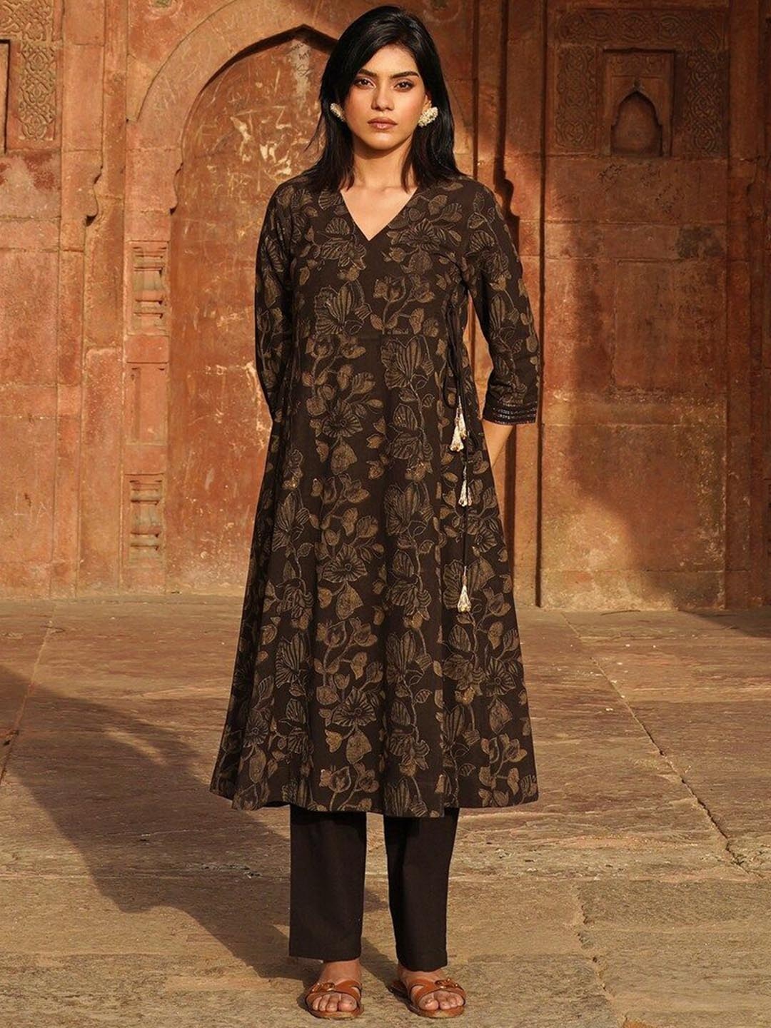 

JAYPORE Floral Printed Angrakha A Line Kurta, Black