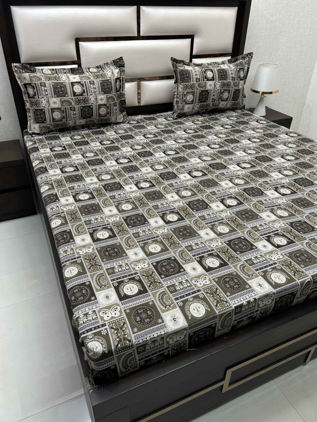 

Pure Decor Grey & White Printed 250 TC Pure Cotton King Bedsheet with 2 Pillow Covers