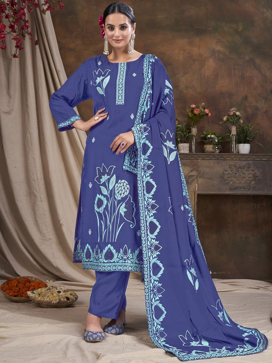 

JIVORA Women Floral Embroidered Regular Kurti with Trousers & With Dupatta, Turquoise blue