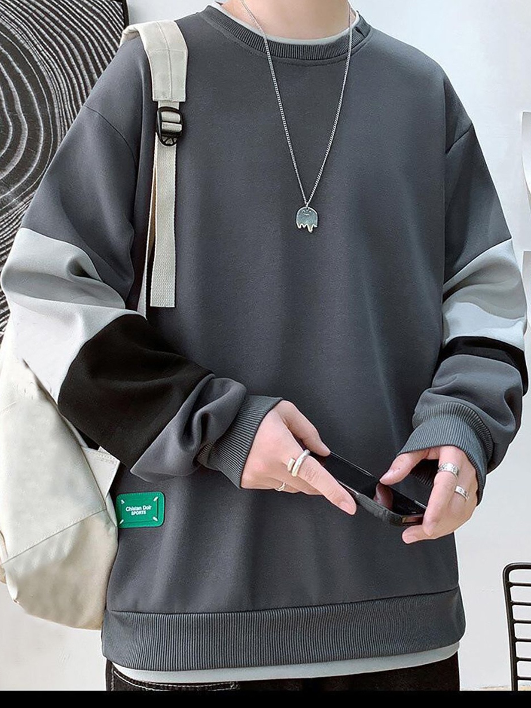 

StyleCast x Revolte Men Colourblocked Sweatshirt, Grey