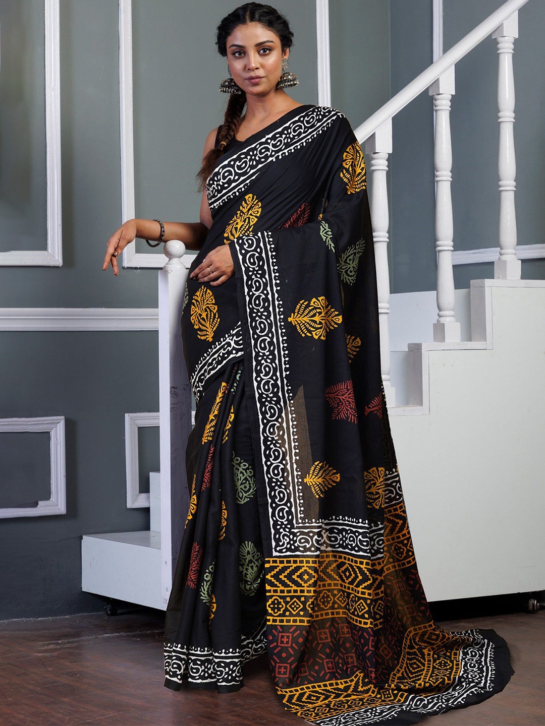 

Unnati Silks Ethnic Motifs Printed Pure Cotton Block Print Saree, Black