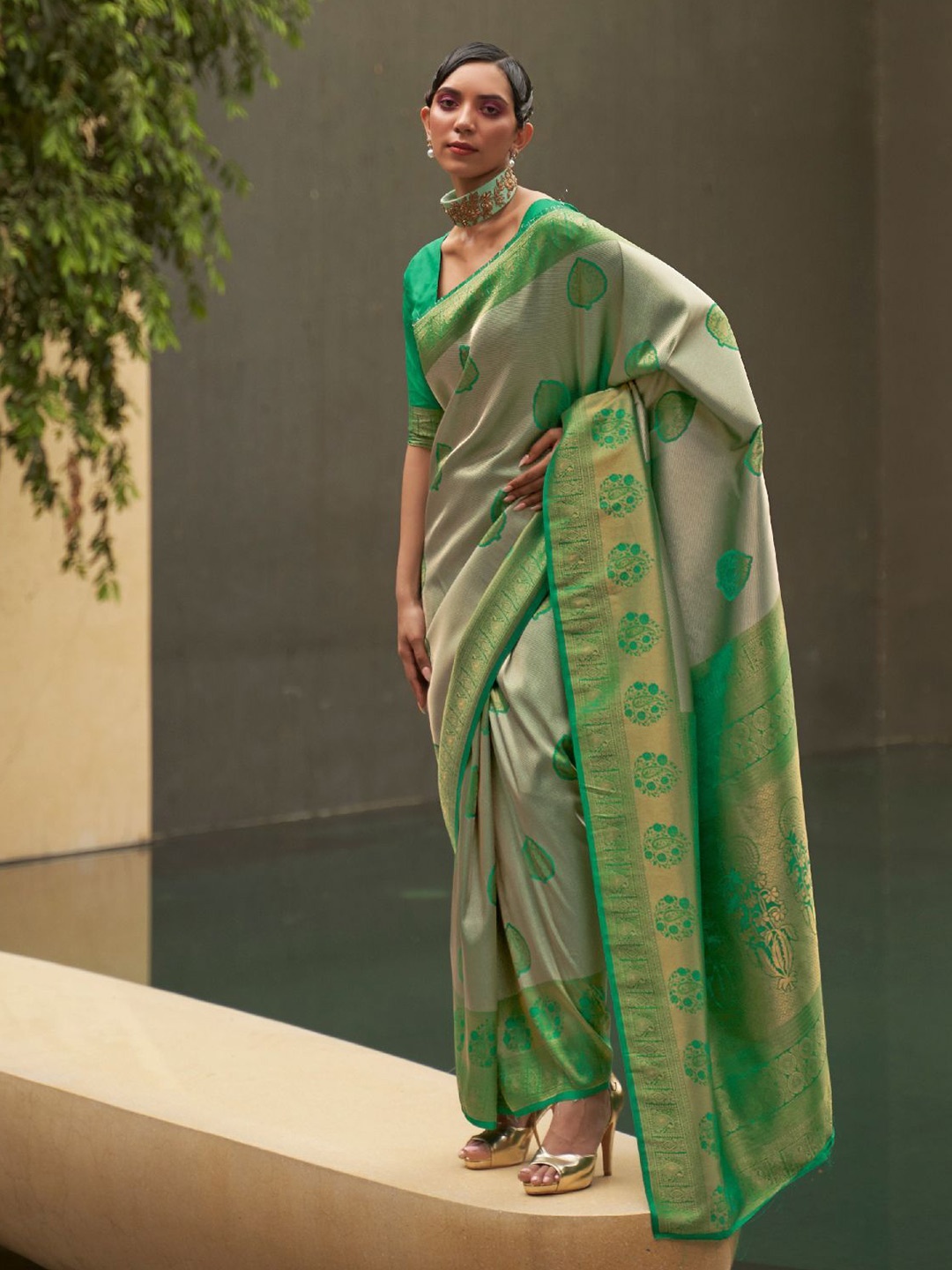 

ODETTE Woven Design Zari Saree, Green