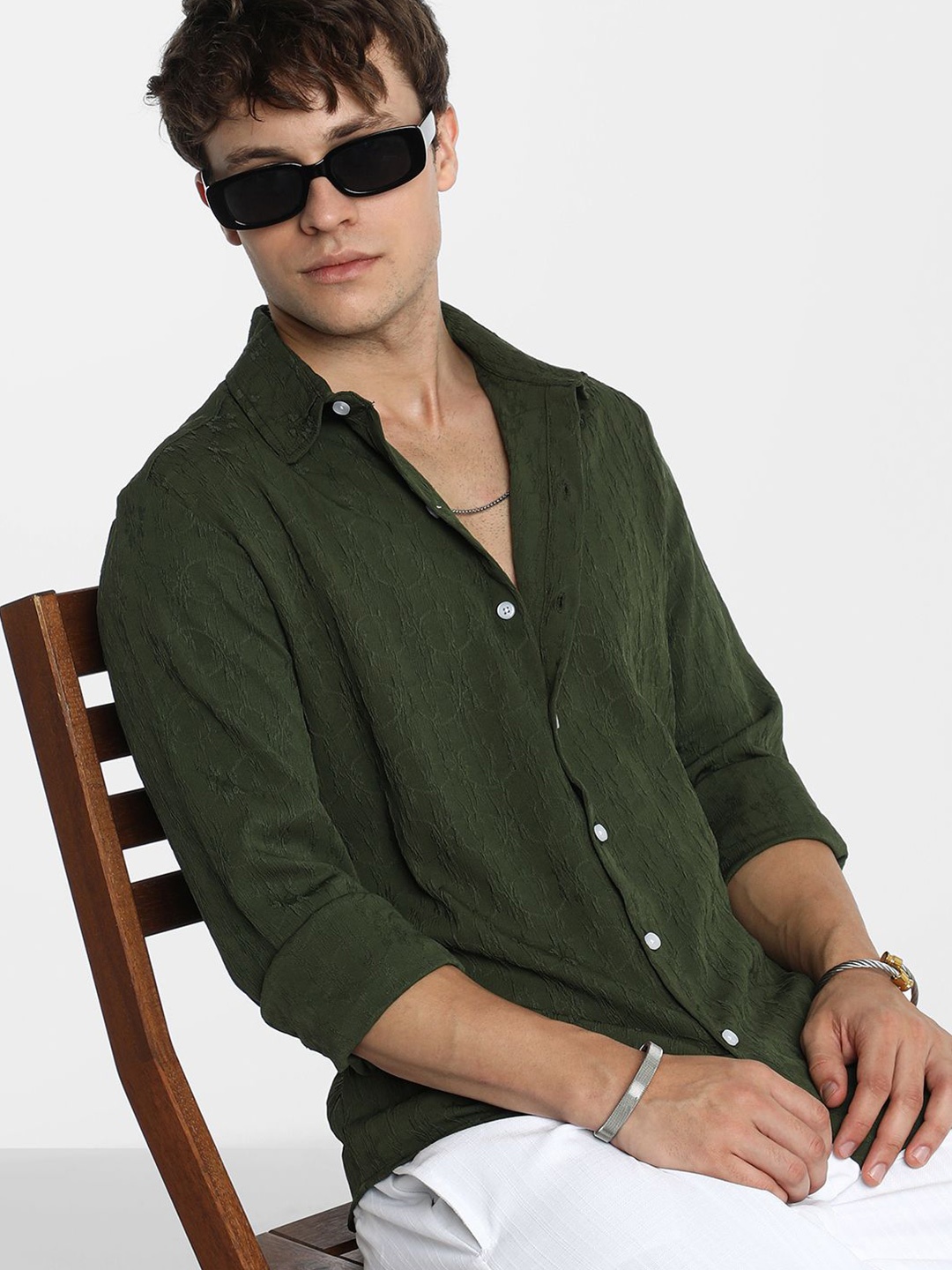 

Campus Sutra Men Comfort Spread Collar Textured Casual Shirt, Green