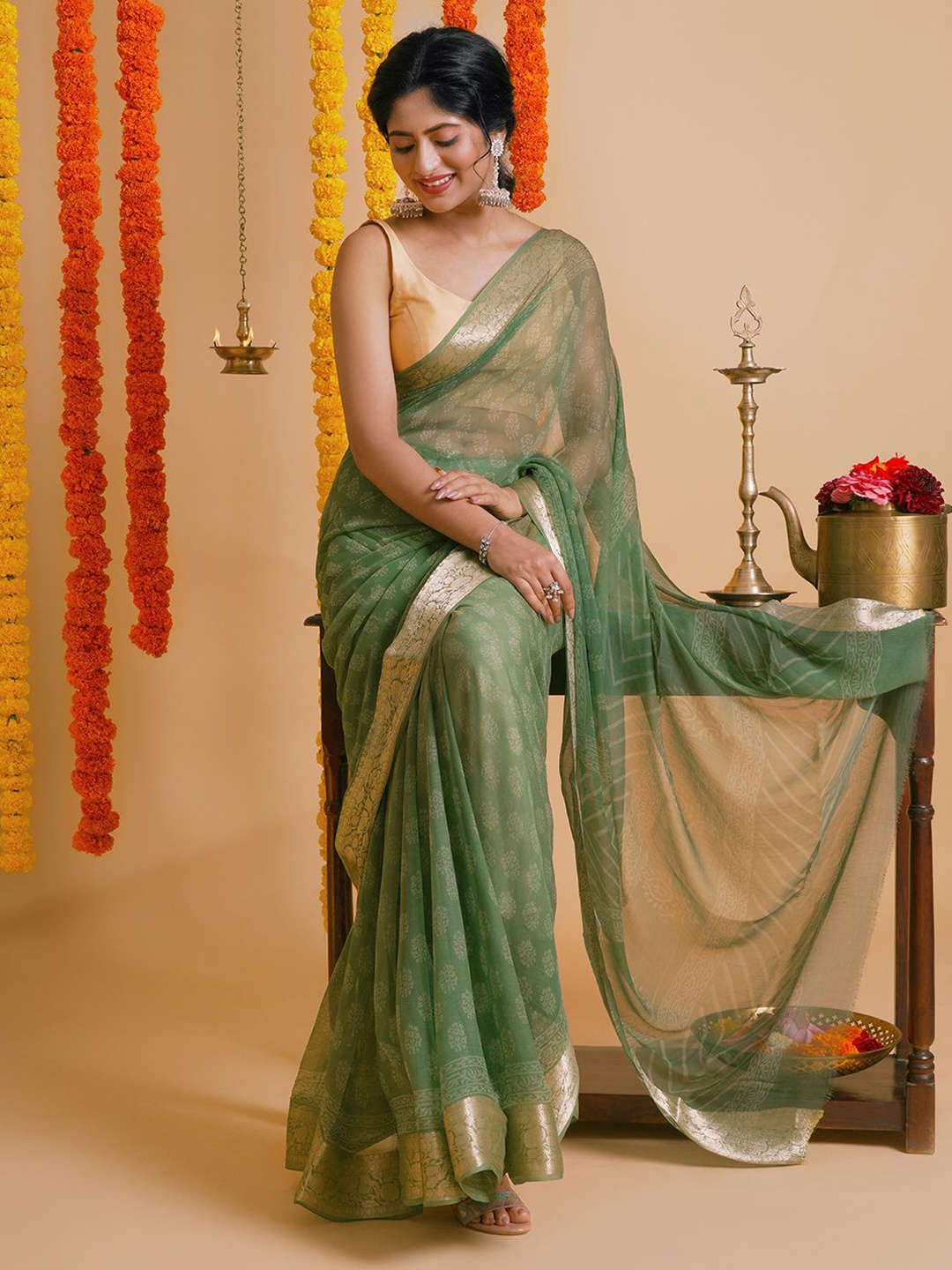 

TEEJH Dabu Zari Pure Chiffon Saree, Green