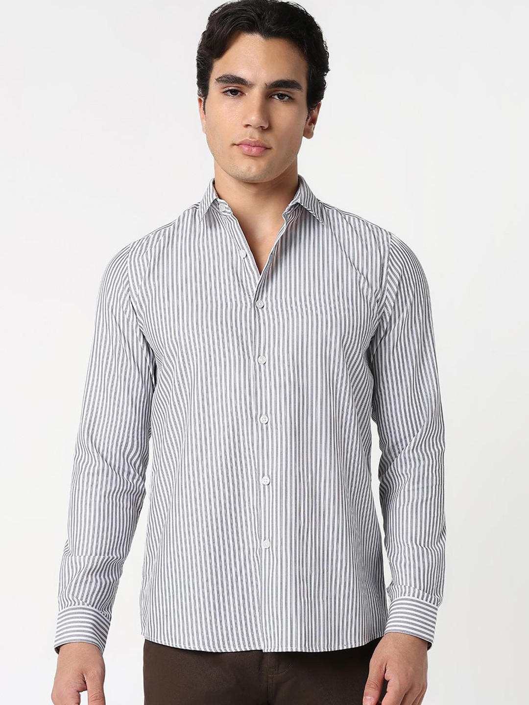 

R&B Men Cutaway Collar Vertical Striped Cotton Casual Shirt, Black