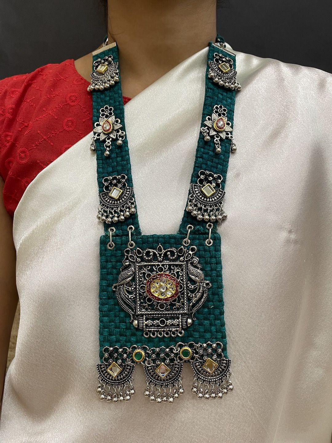 

Digital Dress Room Brass Silver-Plated Oxidised Peacock Kundan Necklace