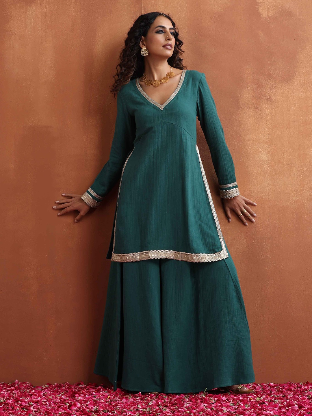 

trueBrowns V-Neck Pure Cotton Straight Kurta With Sharara, Green