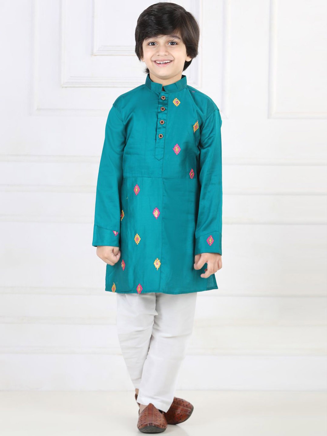 

Here&Now X Kinder Kids Boys Geometric Embroidered Straight Pure Cotton Kurta with Pyjamas, Green