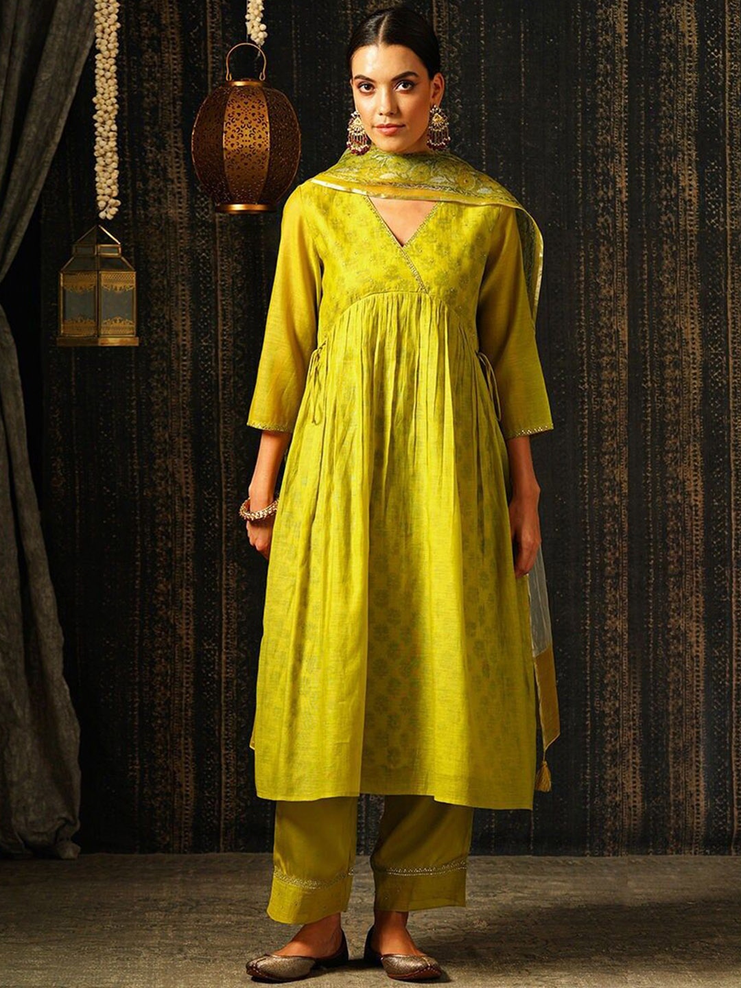 

JAYPORE Floral Printed V- Neck Cotton Silk A-Line Kurta, Green