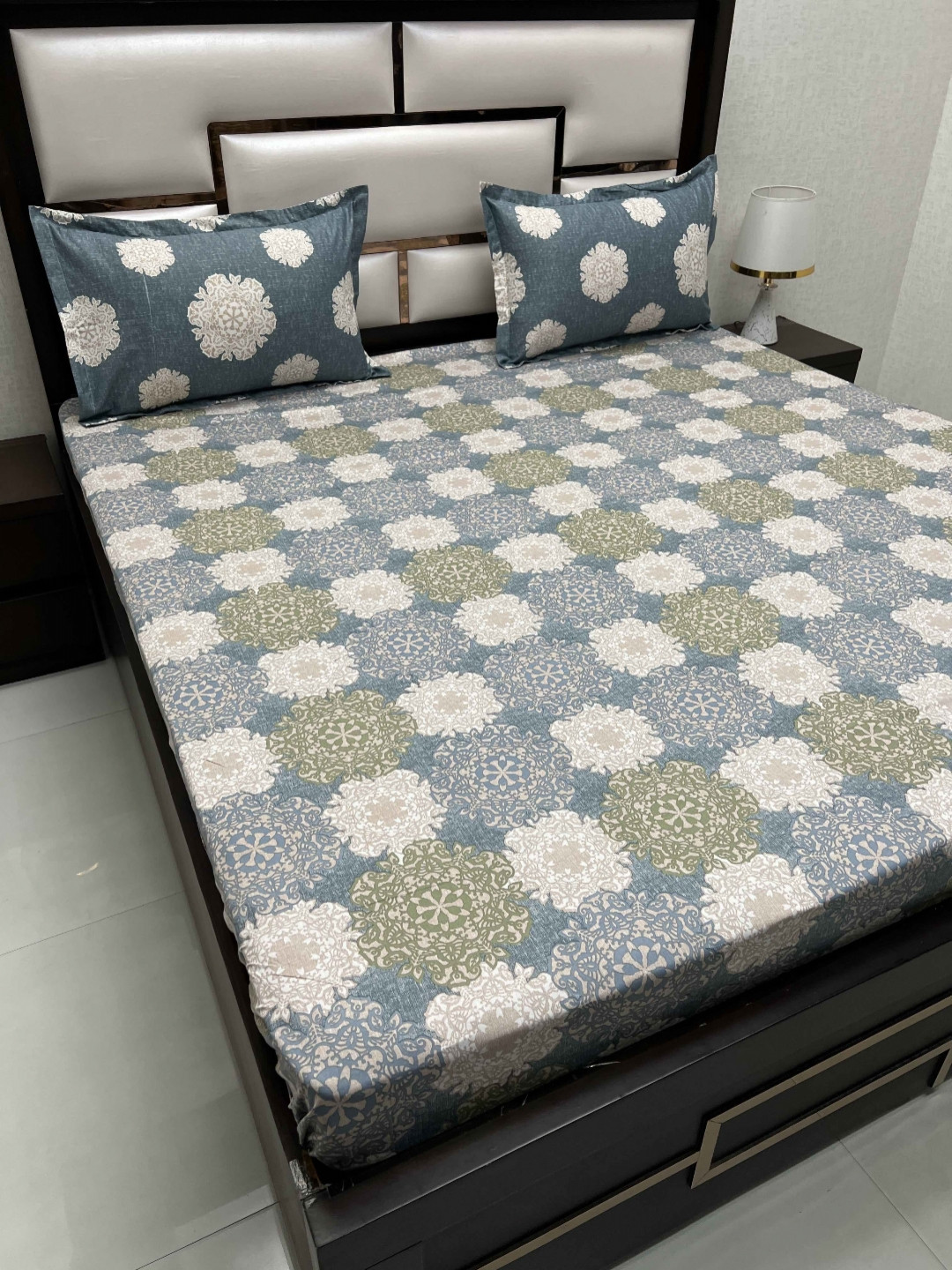 

Pure Decor Lifestyle Grey & White Ethnic Motifs Cotton 350 TC King Bedsheet Set