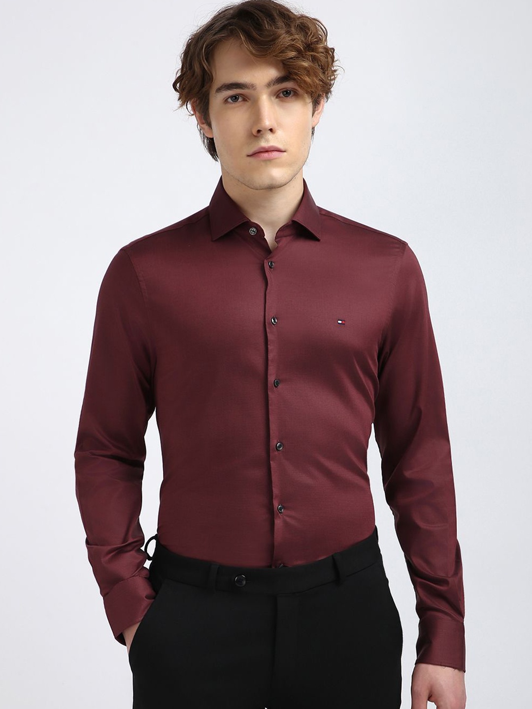 

Tommy Hilfiger Men Classic Spread Collar Solid Cotton Slim Fit Formal Shirt, Maroon