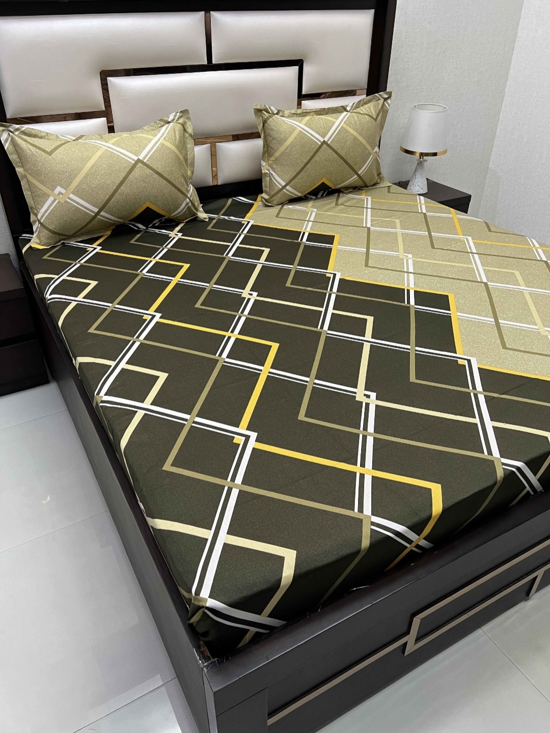 

Pure Decor Passion Fur Green & White Geometric Cotton 250 TC Queen Bedsheet Set