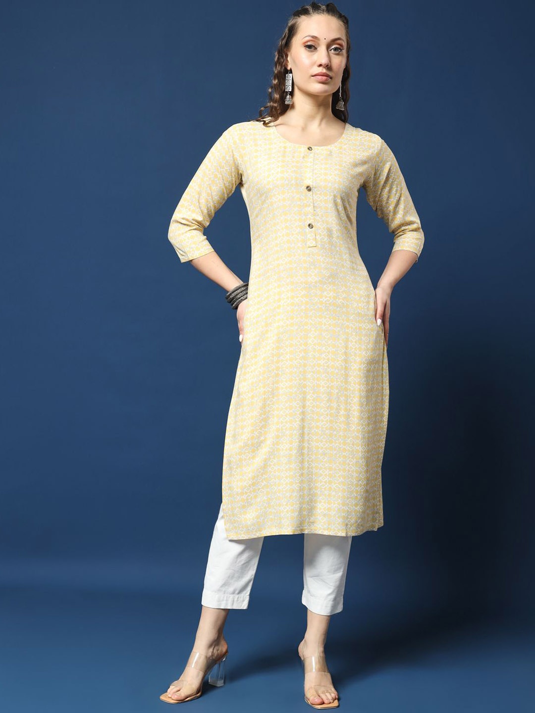 

VESH Geometric Printed Round Neck Three-Quarter Sleeves Straight Kurta, Yellow