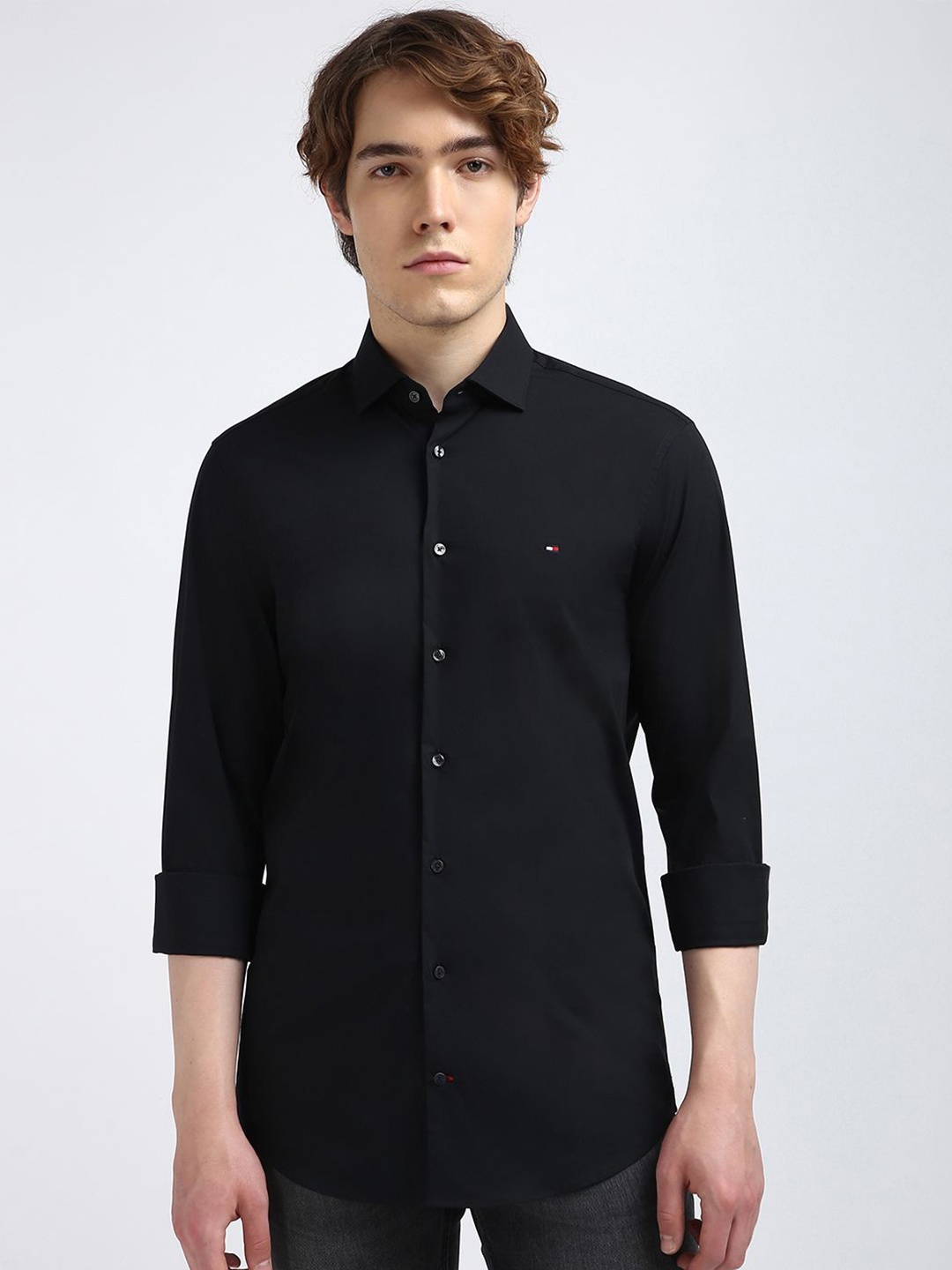 

Tommy Hilfiger Men Classic Spread Collar Solid Cotton Casual Shirt, Black