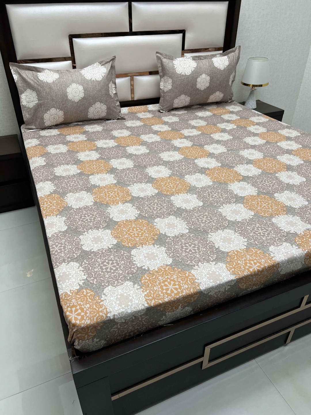

Pure Decor Brown & Grey Printed 260 TC Pure Cotton Super King Bedsheet & 2 Pillow Covers