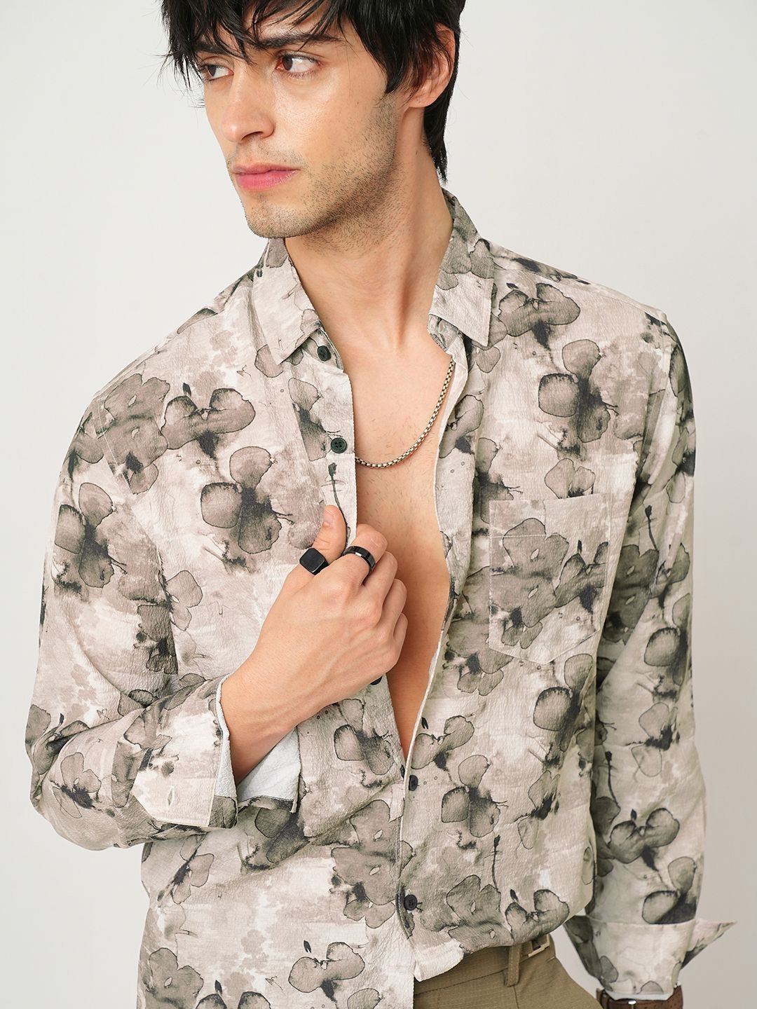 

VASTRADO Men Classic Cutaway Collar Floral Printed Slim Fit Casual Shirt, White