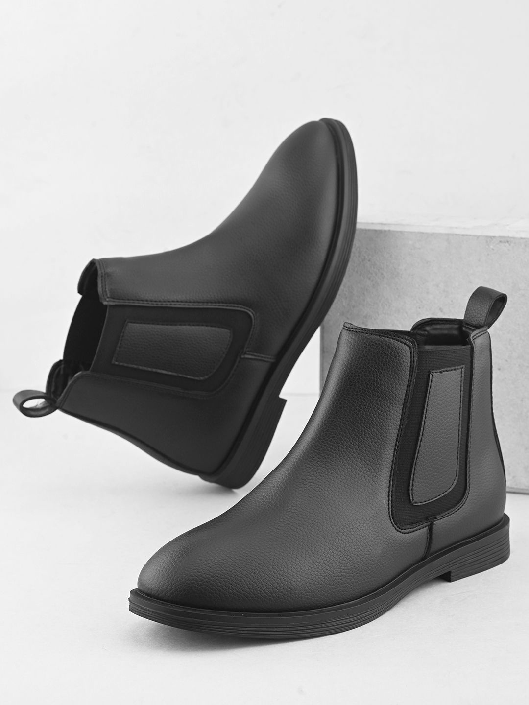 

The Roadster Lifestyle Co Men Slip On Chelsea Boots, Black