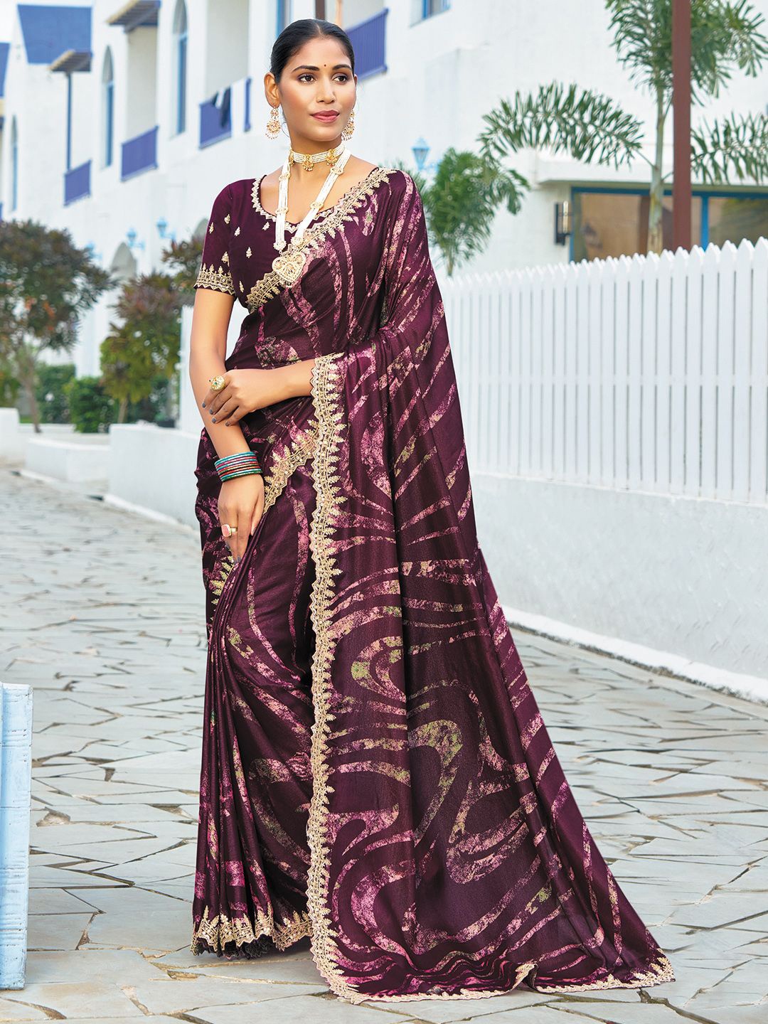 

Mitera Abstract Printed Embroidered Saree, Purple