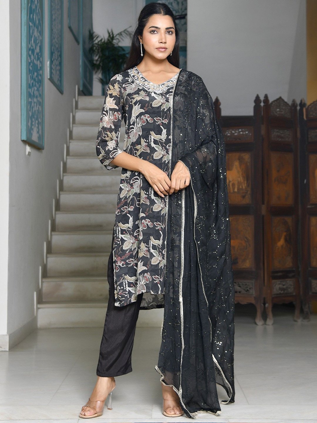 

VAASVA JAIPUR Women Floral Printed Embroidered Beads and Stones Kurta; Trousers & Dupatta, Black